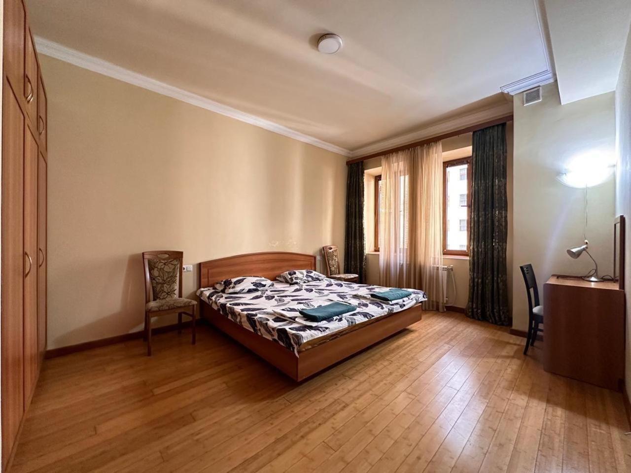 Hotel & Apartments California Yerevan Exterior photo