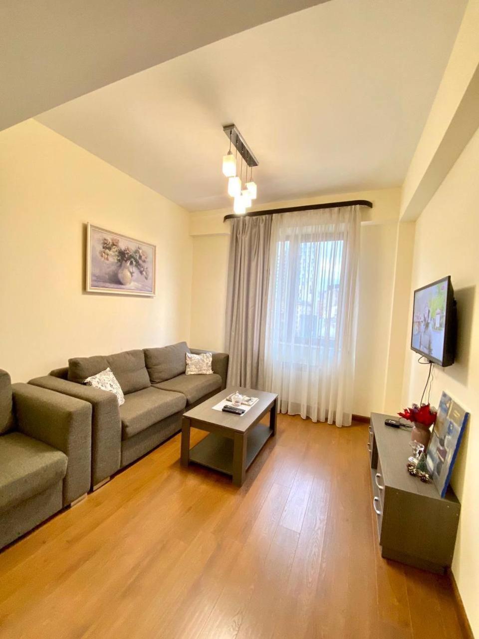 Hotel & Apartments California Yerevan Exterior photo
