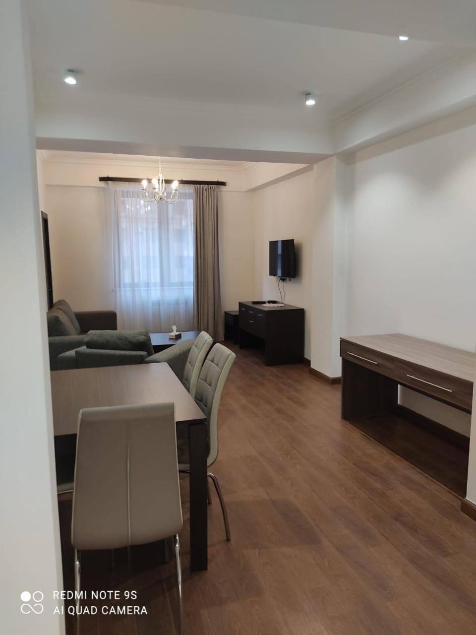 Hotel & Apartments California Yerevan Exterior photo