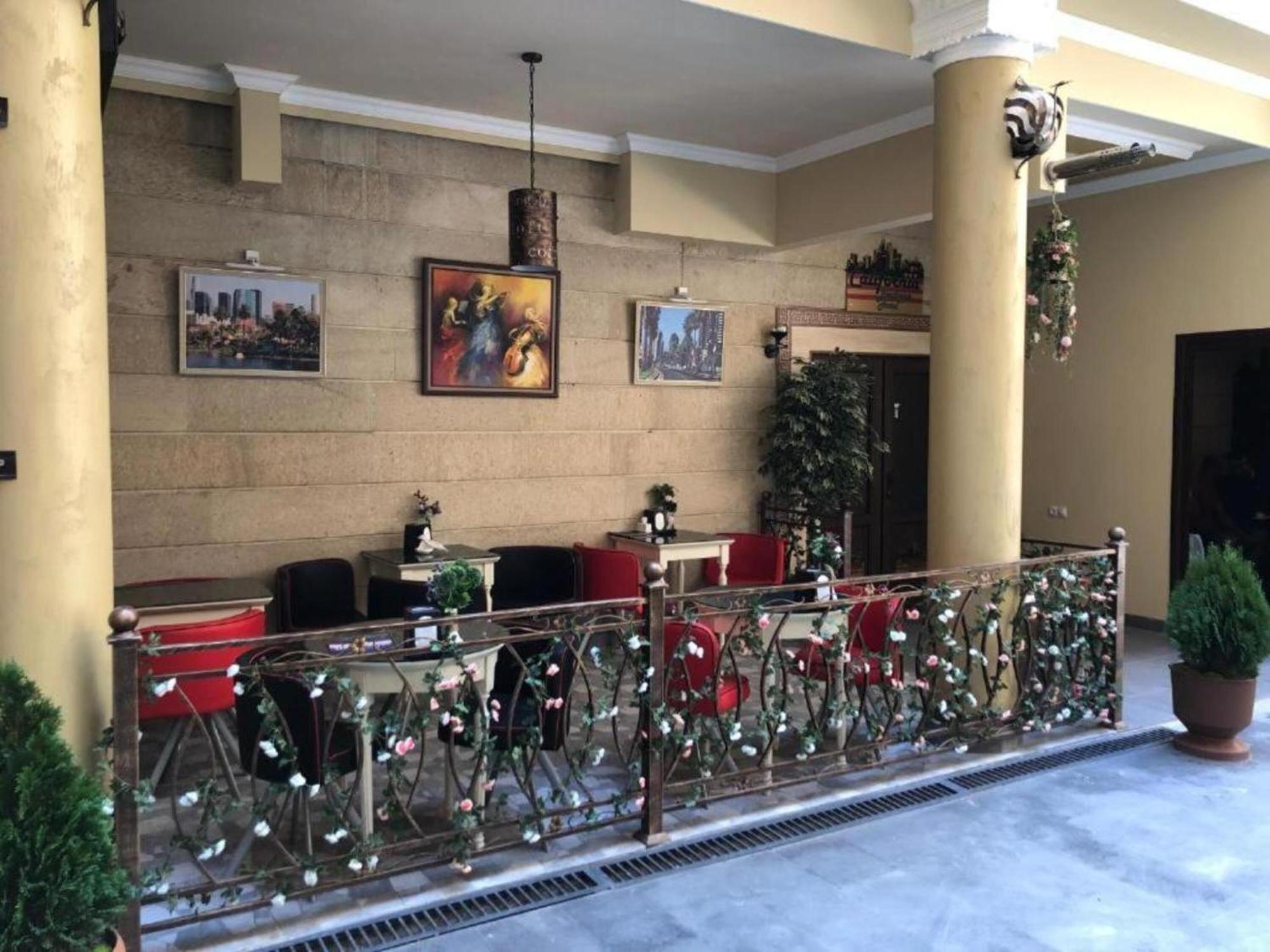 Hotel & Apartments California Yerevan Exterior photo