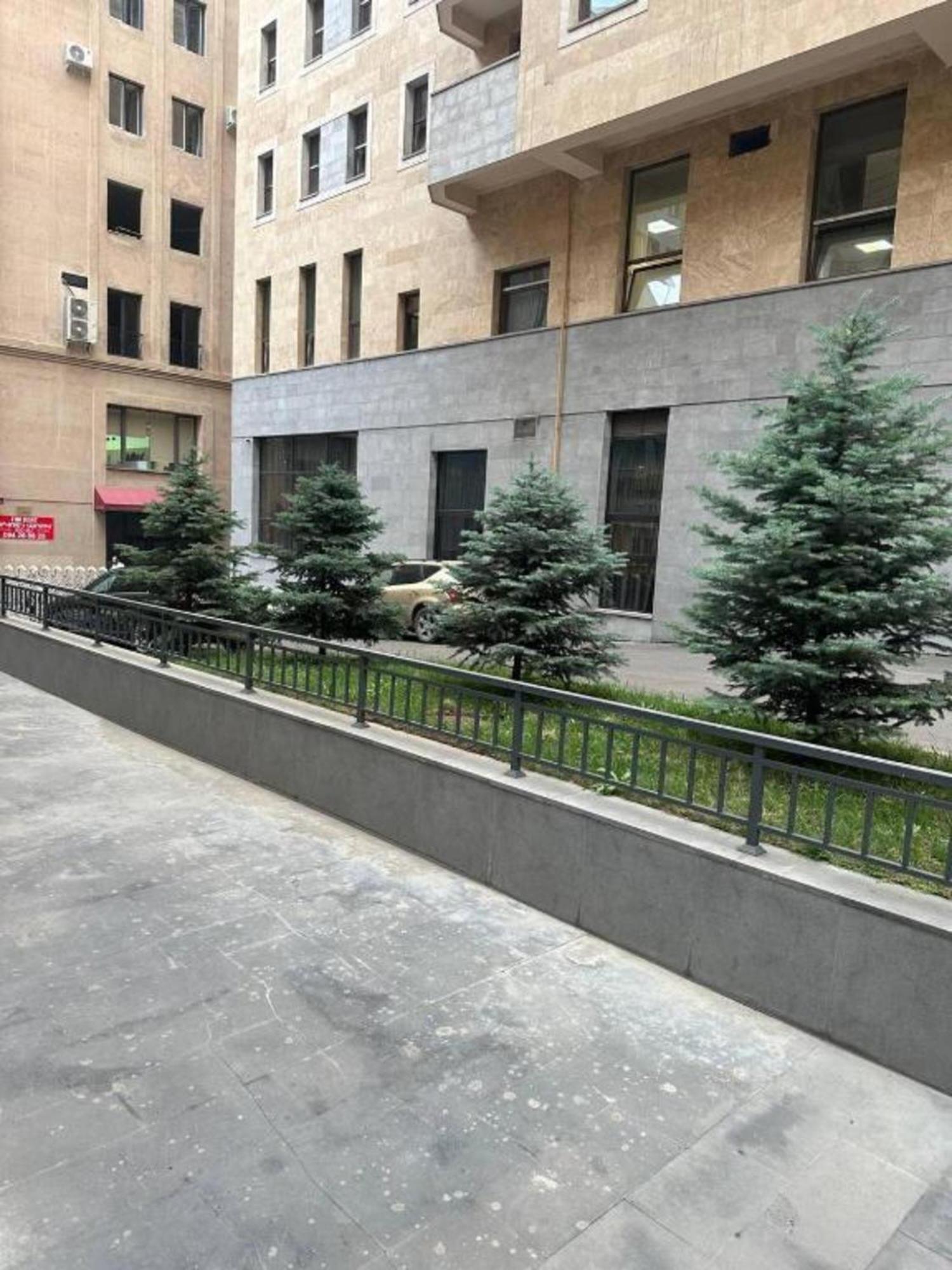 Hotel & Apartments California Yerevan Exterior photo