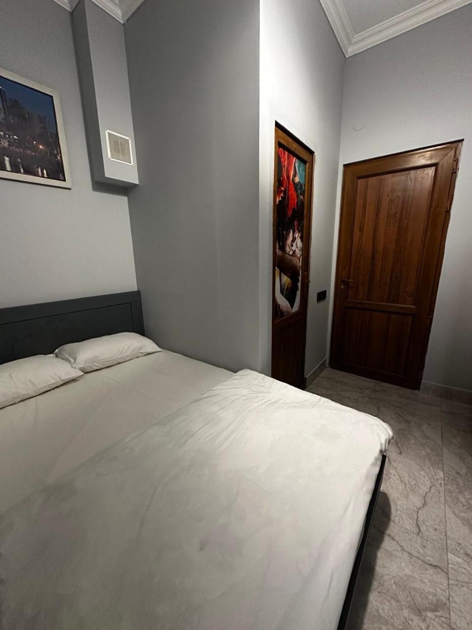 Hotel & Apartments California Yerevan Exterior photo